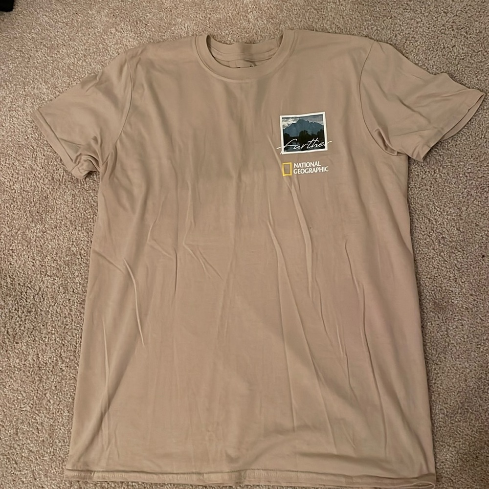 National Geographic tee. Size M